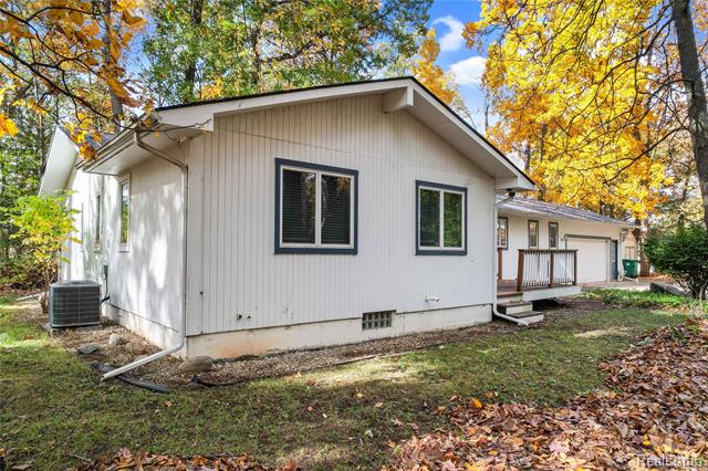 Builiding view two for 1431 E Commerce, Commerce Township, MI. 48382