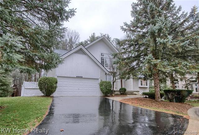 front view for 6289 Lindsay Ct, West Bloomfield, Mi. 48324