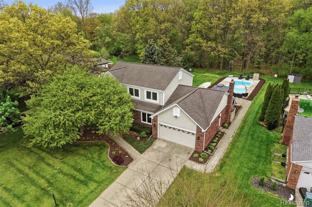 front view for 8876 Wintercove Dr, Commerce Township, Mi. 48382