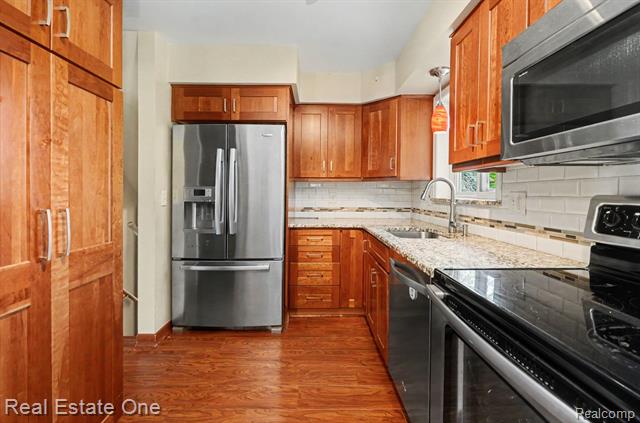 Builiding view five for 2523 Watonga, Commerce Township, MI. 48382