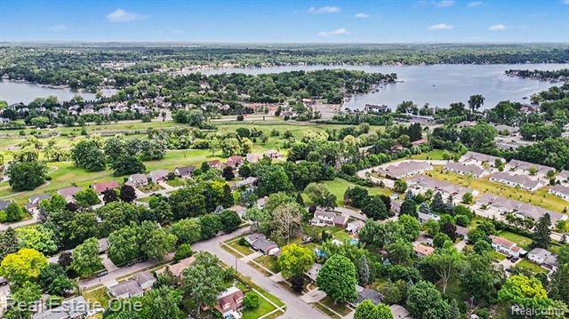 Builiding view forty nine for 2523 Watonga, Commerce Township, MI. 48382