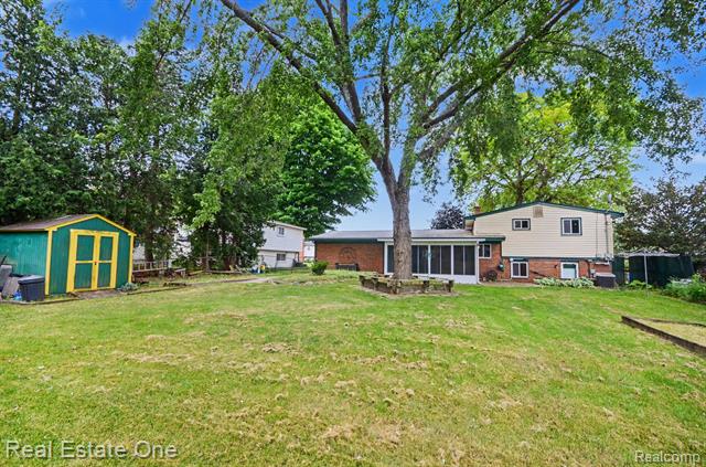 Builiding view forty two for 2523 Watonga, Commerce Township, MI. 48382