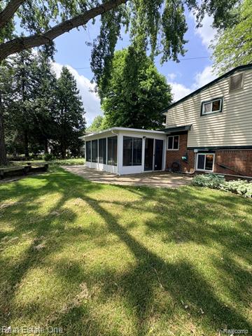 Builiding view thirty seven for 2523 Watonga, Commerce Township, MI. 48382