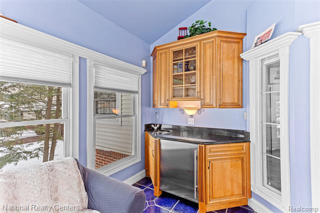 Builiding view eighteen for 2028 Applebrook, Commerce Township, MI. 48382