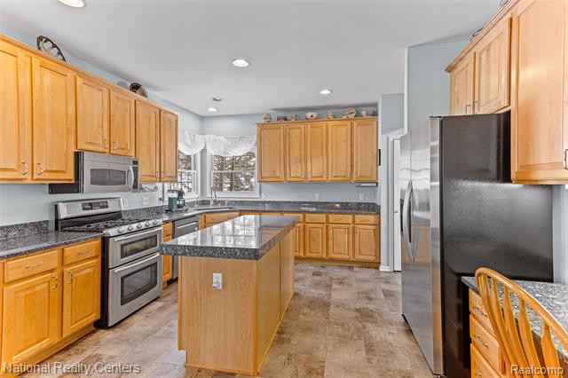 Builiding view eleven for 2028 Applebrook, Commerce Township, MI. 48382