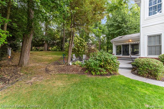 Builiding view forty five for 2028 Applebrook, Commerce Township, MI. 48382