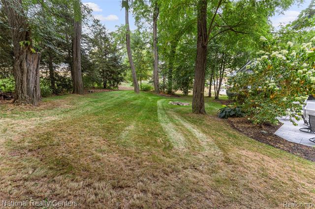 Builiding view forty six for 2028 Applebrook, Commerce Township, MI. 48382