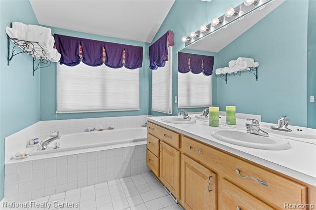 Builiding view thirty four for 2028 Applebrook, Commerce Township, MI. 48382