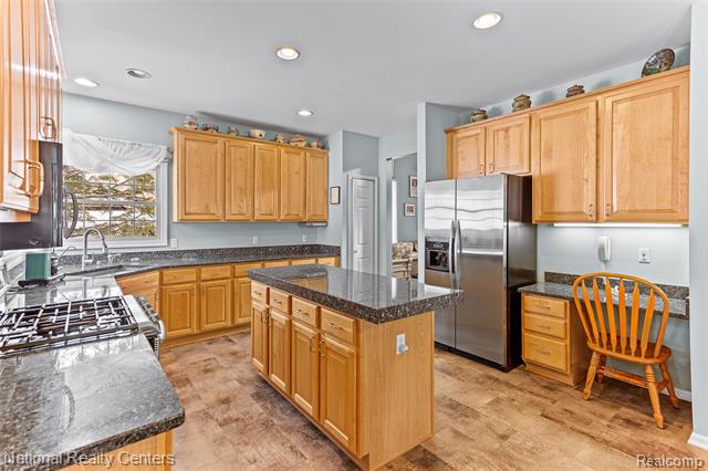 Builiding view twelve for 2028 Applebrook, Commerce Township, MI. 48382