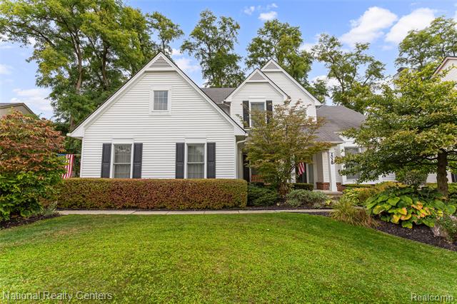 front view for 2028 Applebrook Dr, Commerce Township, Mi. 48382