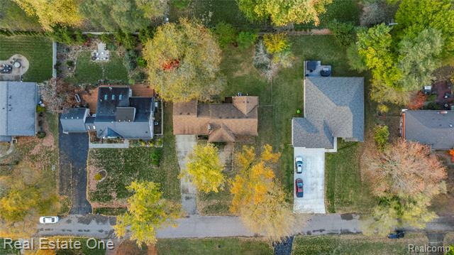 Builiding view forty one for 2360 Pine View, West Bloomfield, MI. 48324