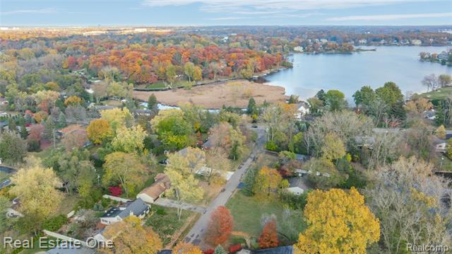 Builiding view forty three for 2360 Pine View, West Bloomfield, MI. 48324