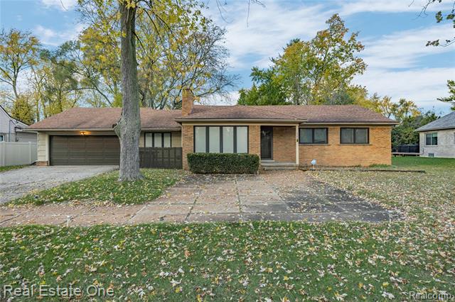 Builiding view thirty eight for 2360 Pine View, West Bloomfield, MI. 48324