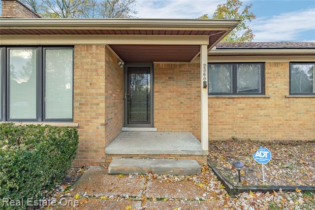 Builiding view thirty seven for 2360 Pine View, West Bloomfield, MI. 48324