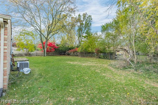 Builiding view thirty six for 2360 Pine View, West Bloomfield, MI. 48324