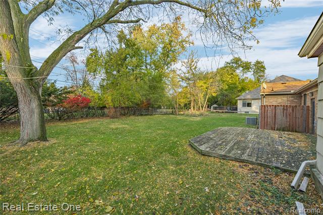 Builiding view thirty two for 2360 Pine View, West Bloomfield, MI. 48324