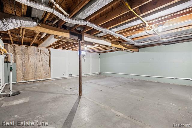 Builiding view twenty seven for 2360 Pine View, West Bloomfield, MI. 48324