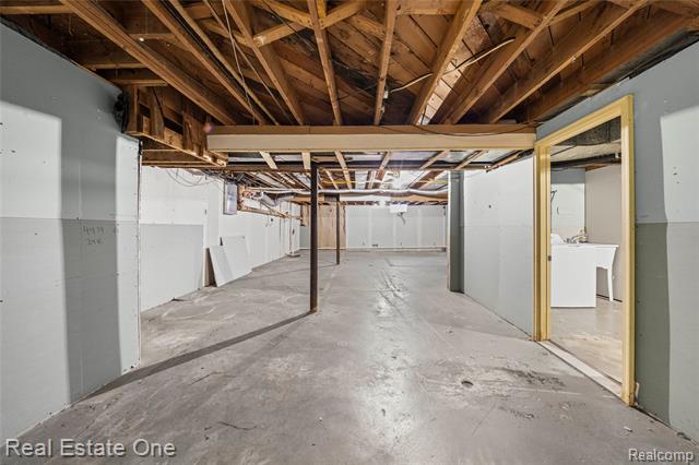 Builiding view twenty six for 2360 Pine View, West Bloomfield, MI. 48324