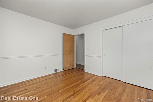 Builiding view twenty for 2360 Pine View, West Bloomfield, MI. 48324