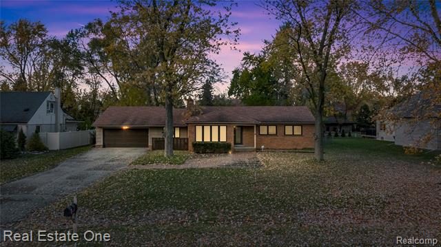 front view for 2360 Pine View Dr, West Bloomfield, Mi. 48324