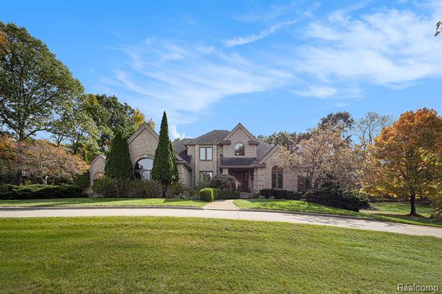 front view for 1571 Hidden Valley Dr, Milford, Mi. 48380