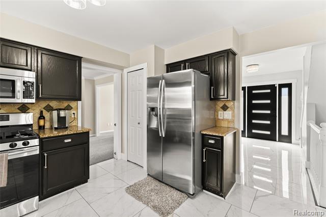 Builiding view ten for 2420 Baltimore, Commerce Township, MI. 48382