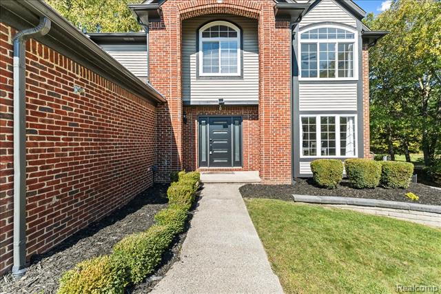 Builiding view thirty nine for 2420 Baltimore, Commerce Township, MI. 48382