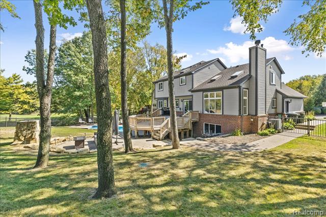 Builiding view thirty three for 2420 Baltimore, Commerce Township, MI. 48382