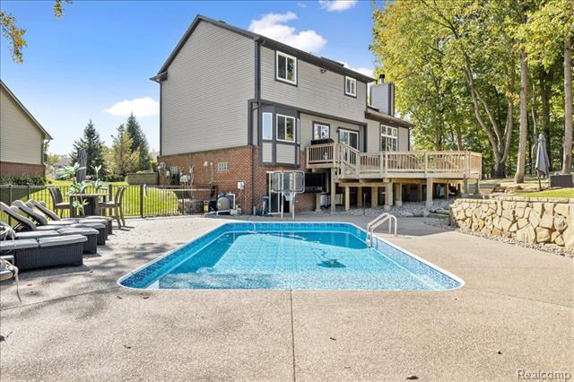 Builiding view thirty two for 2420 Baltimore, Commerce Township, MI. 48382