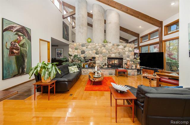 Builiding view eighteen for 2501 Doleman, West Bloomfield, MI. 48324