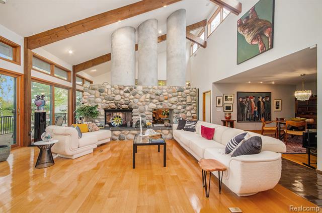 Builiding view eleven for 2501 Doleman, West Bloomfield, MI. 48324