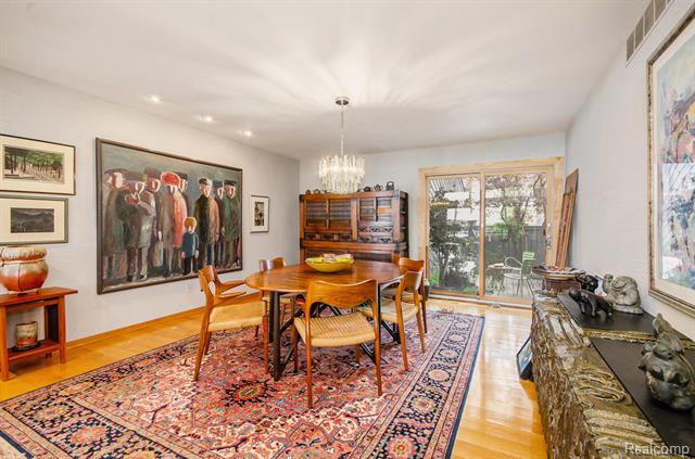 Builiding view fifteen for 2501 Doleman, West Bloomfield, MI. 48324