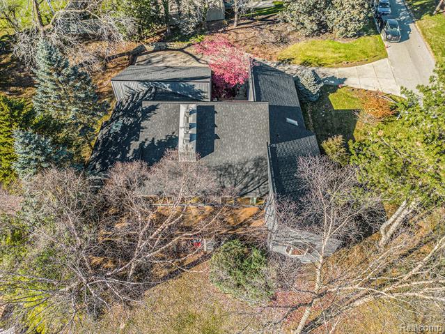 Builiding view fifty three for 2501 Doleman, West Bloomfield, MI. 48324