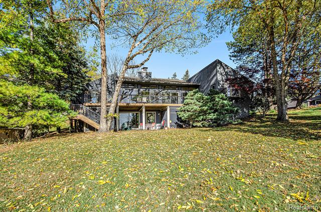 Builiding view forty eight for 2501 Doleman, West Bloomfield, MI. 48324