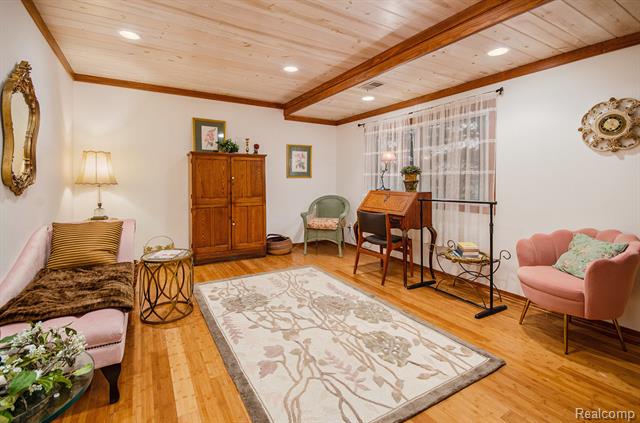 Builiding view forty two for 2501 Doleman, West Bloomfield, MI. 48324