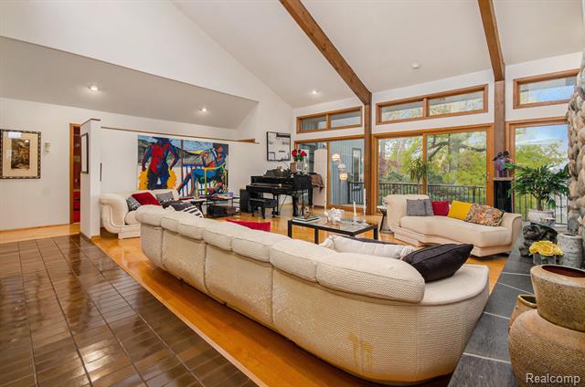 Builiding view fourteen for 2501 Doleman, West Bloomfield, MI. 48324