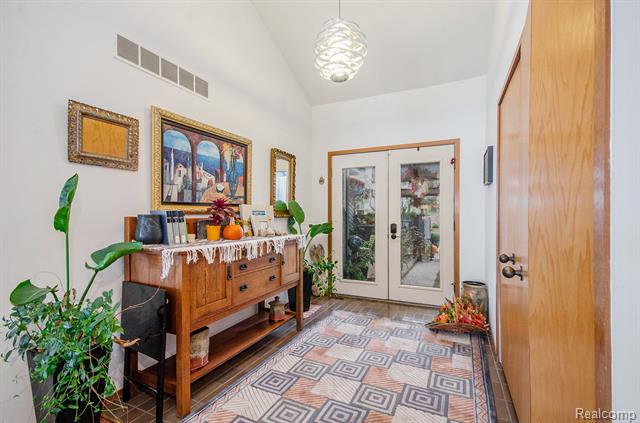 Builiding view nine for 2501 Doleman, West Bloomfield, MI. 48324