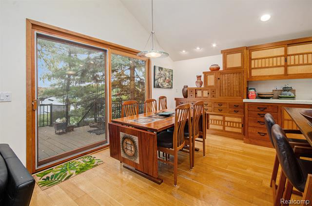 Builiding view nineteen for 2501 Doleman, West Bloomfield, MI. 48324