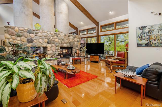 Builiding view seventeen for 2501 Doleman, West Bloomfield, MI. 48324