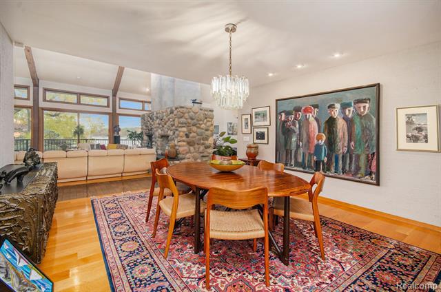 Builiding view sixteen for 2501 Doleman, West Bloomfield, MI. 48324