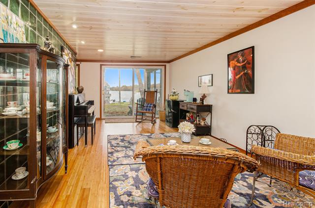 Builiding view thirty eight for 2501 Doleman, West Bloomfield, MI. 48324