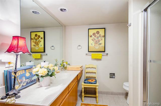 Builiding view thirty five for 2501 Doleman, West Bloomfield, MI. 48324