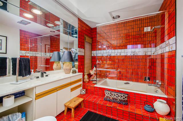 Builiding view thirty one for 2501 Doleman, West Bloomfield, MI. 48324