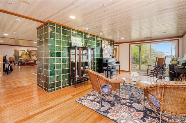 Builiding view thirty seven for 2501 Doleman, West Bloomfield, MI. 48324