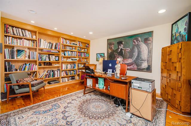 Builiding view thirty three for 2501 Doleman, West Bloomfield, MI. 48324