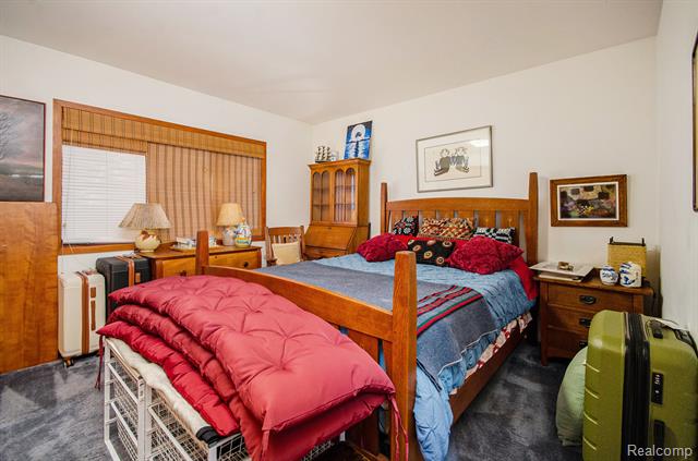 Builiding view thirty two for 2501 Doleman, West Bloomfield, MI. 48324