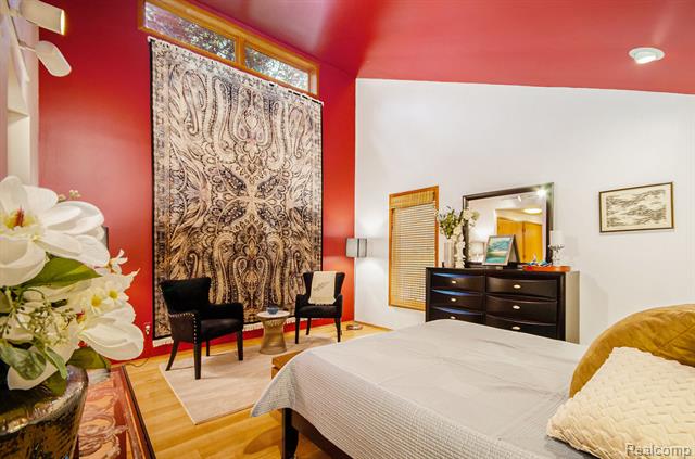 Builiding view thirty for 2501 Doleman, West Bloomfield, MI. 48324