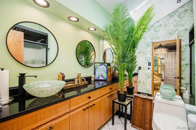 Builiding view twenty eight for 2501 Doleman, West Bloomfield, MI. 48324