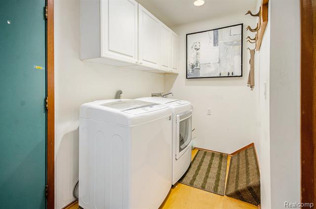 Builiding view twenty five for 2501 Doleman, West Bloomfield, MI. 48324