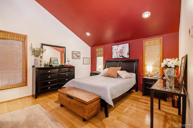 Builiding view twenty nine for 2501 Doleman, West Bloomfield, MI. 48324